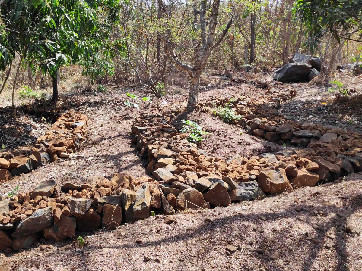 random rubble masonry - laying stones 2