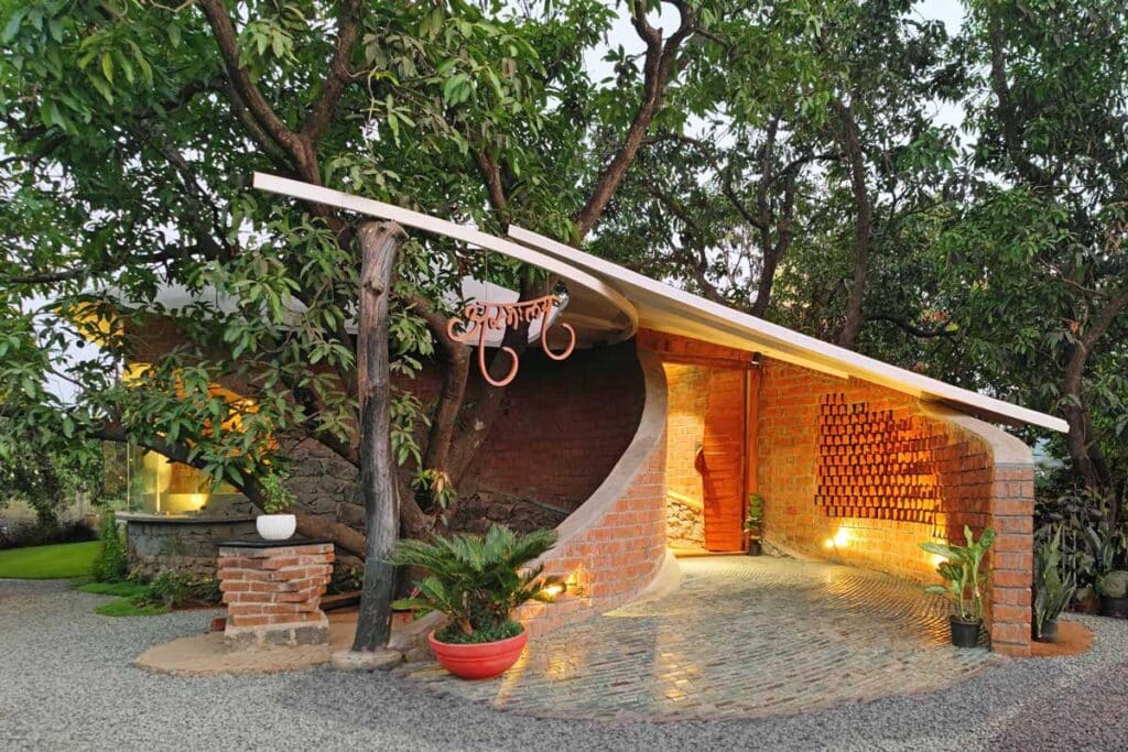 Biophilic farmhouse in alibag near mumbai, india02