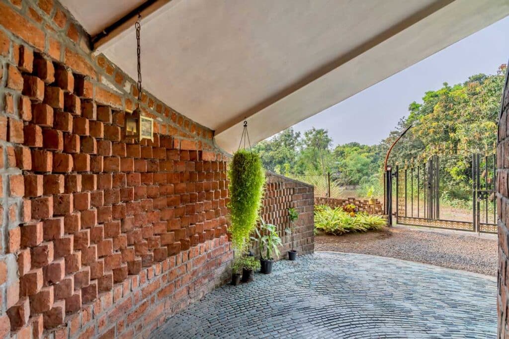 Biophilic farmhouse in alibag near mumbai, india15 asmalay