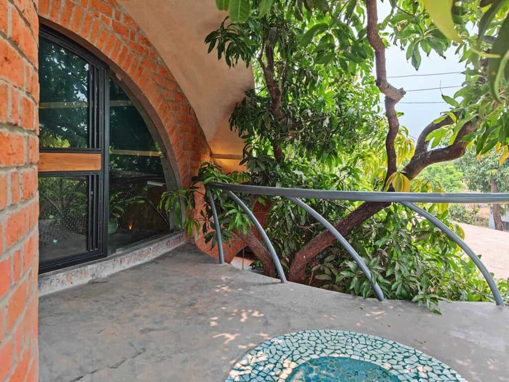 Biophilic farmhouse in alibag near mumbai, india26