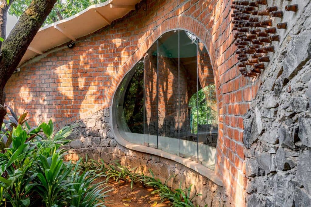 Biophilic farmhouse in alibag near mumbai, india4 asmalay