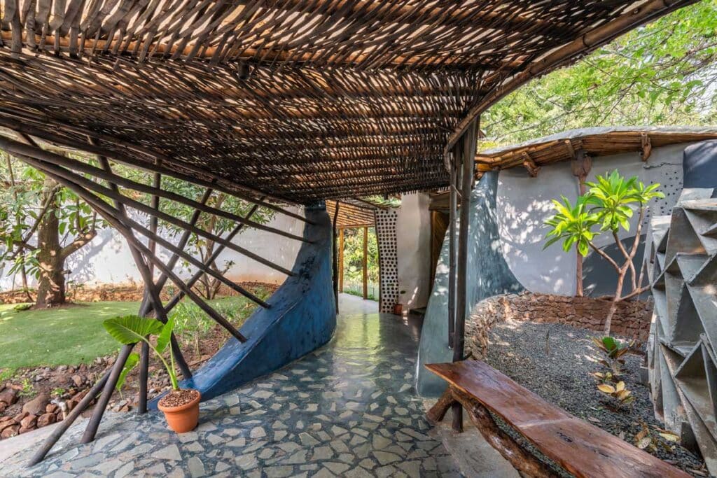 Mud house natural building architects near mumbai india12 maativan