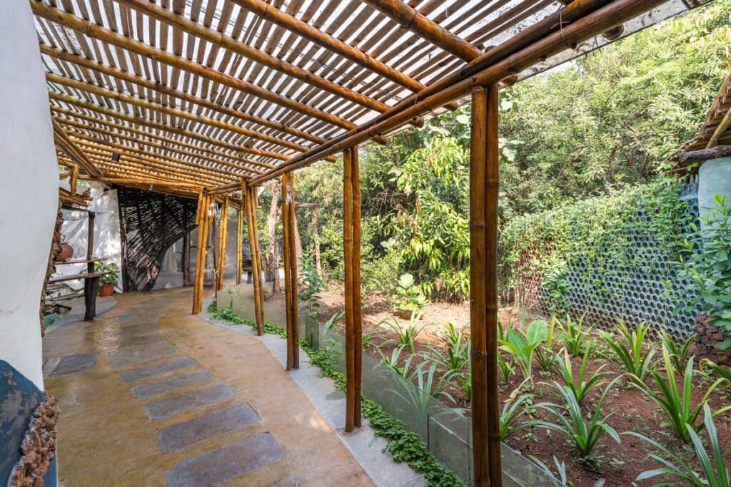 Mud house natural building architects near mumbai india13 maativan