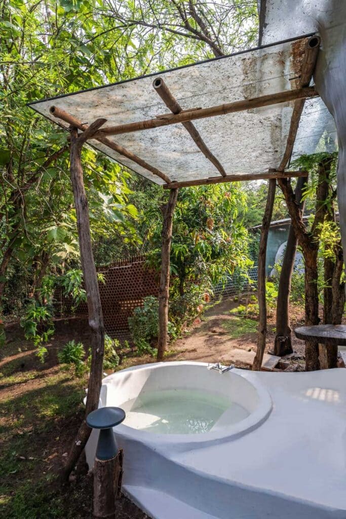 Mud house natural building architects near mumbai india14 maativan