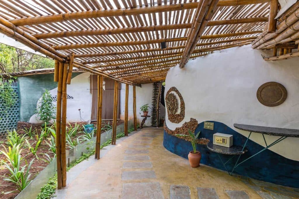 Mud house natural building architects near mumbai india15 maativan