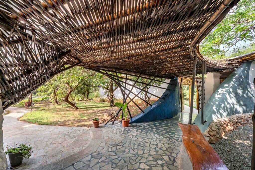 Mud house natural building architects near mumbai india17 maativan