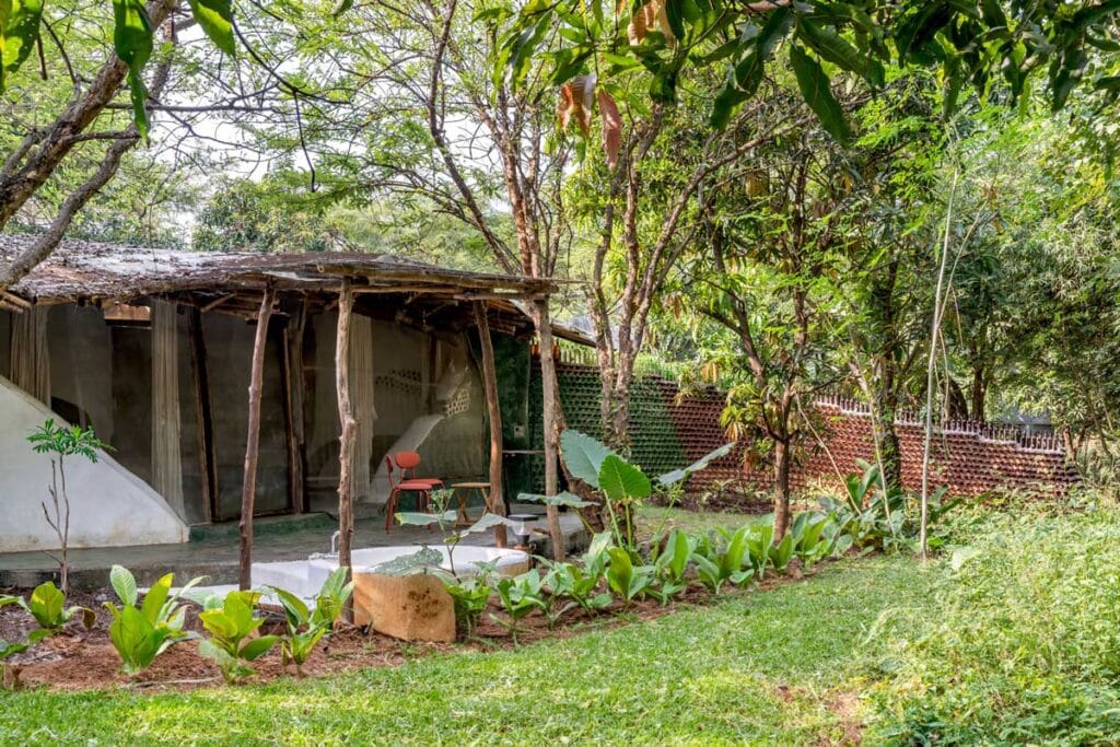 Mud house natural building architects near mumbai india19 maativan