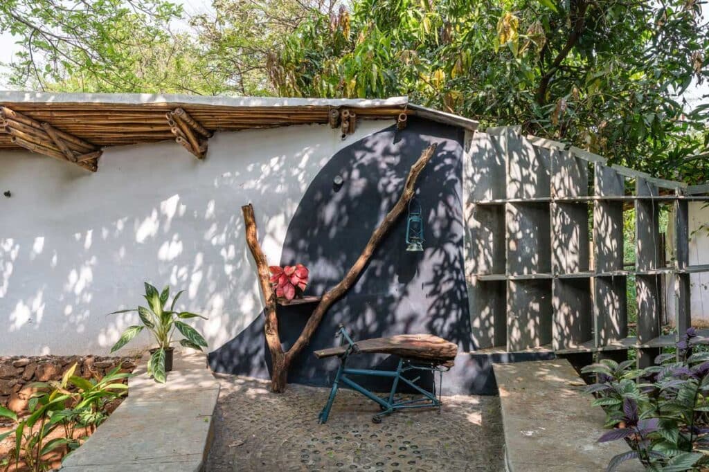 Mud house natural building architects near mumbai india26 maativan