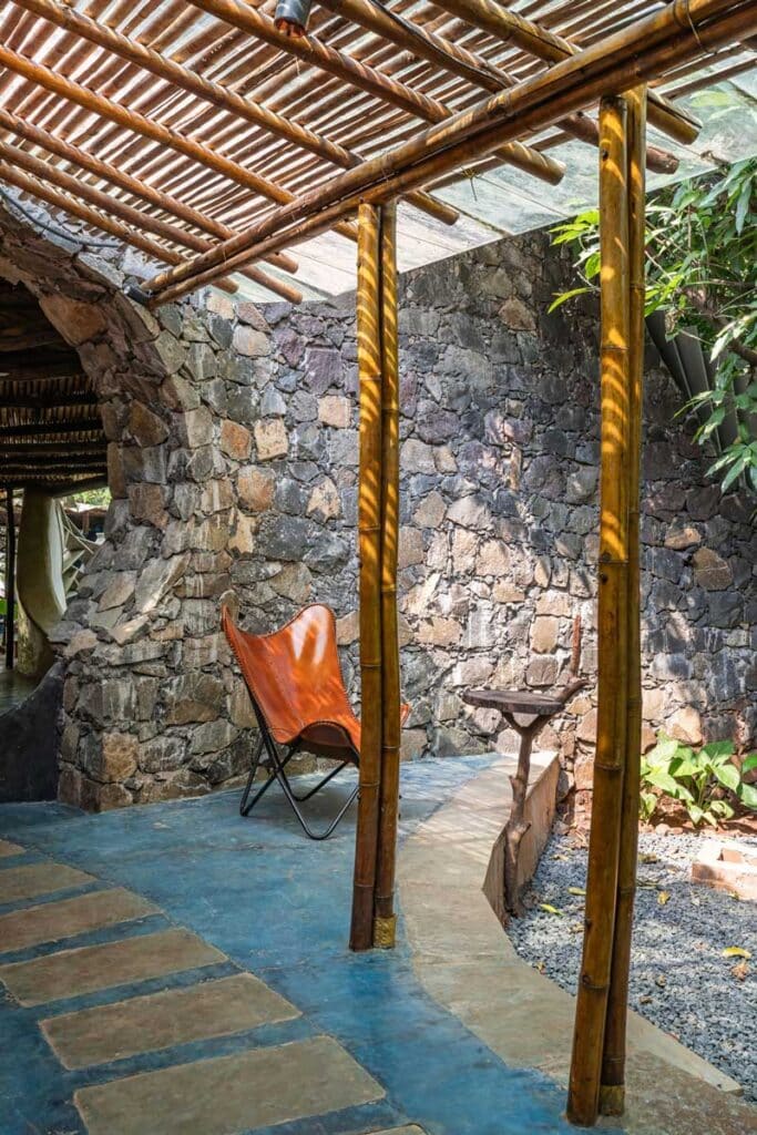 Mud house natural building architects near mumbai india33 maativan