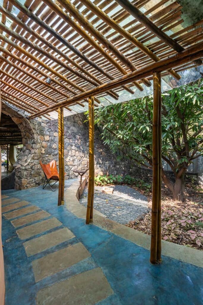 Mud house natural building architects near mumbai india34 maativan
