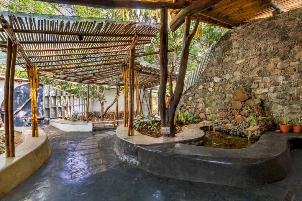 Mud house natural building architects near mumbai india40 maativan