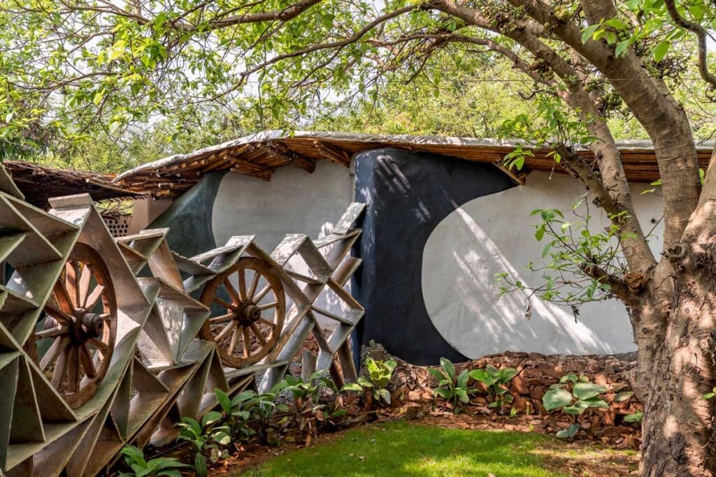 Mud house natural building architects near mumbai india46 maativan