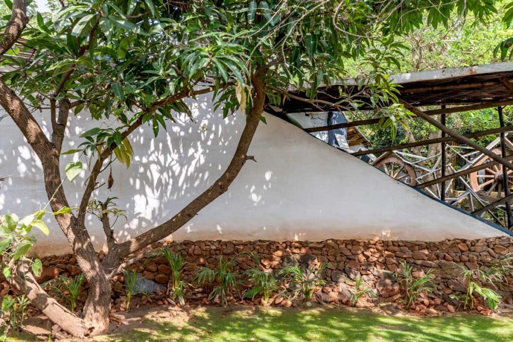 Mud house natural building architects near mumbai india47 maativan