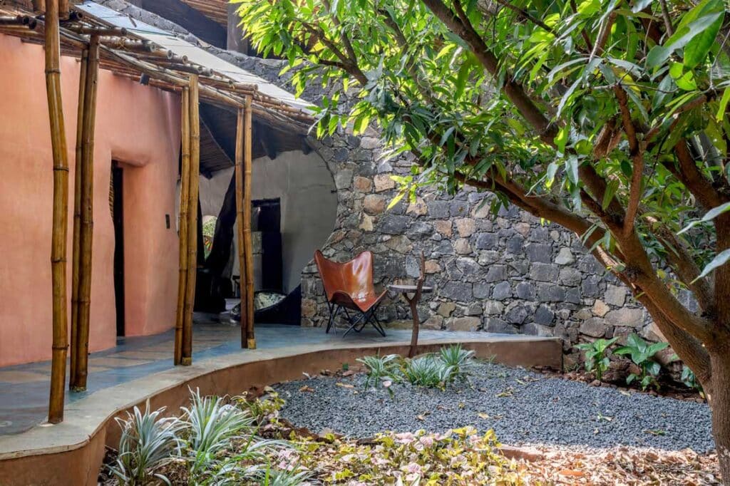 Mud house natural building architects near mumbai india52 maativan