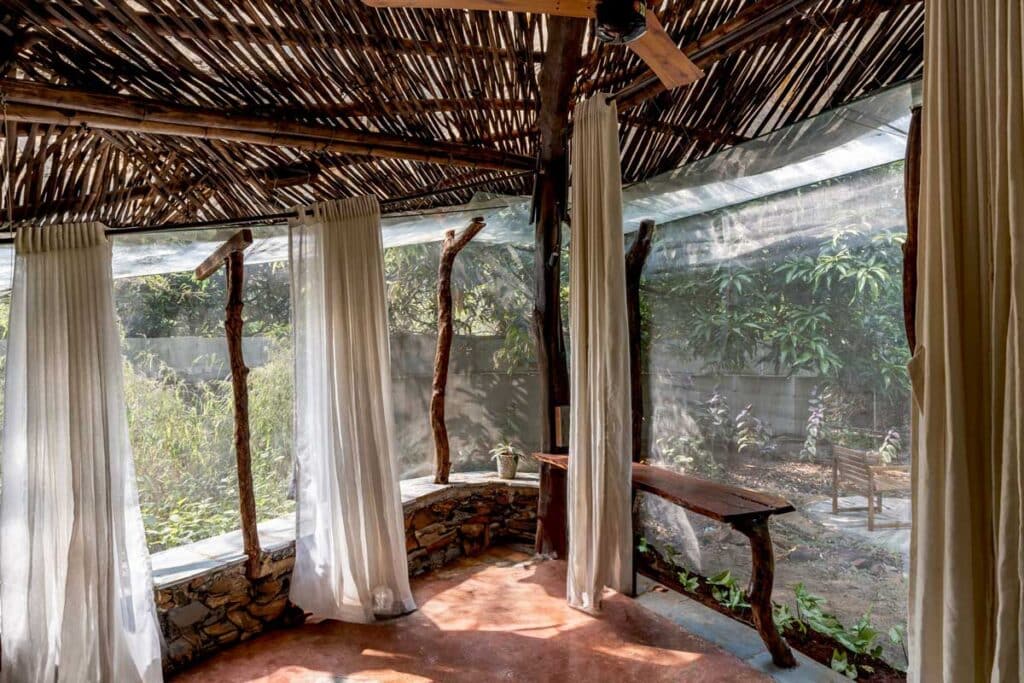 Mud house natural building architects near mumbai india54 maativan