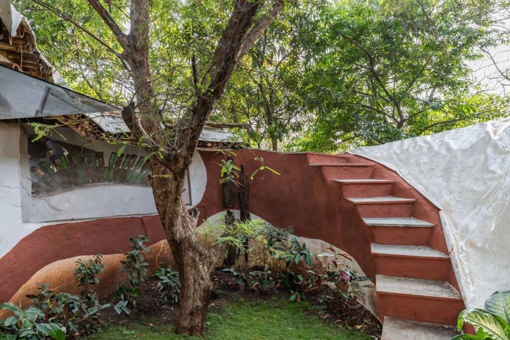 Mud house natural building architects near mumbai india57 maativan