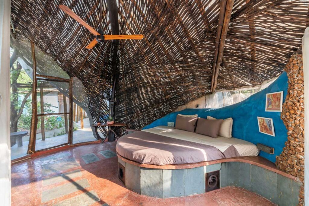 Mud house natural building architects near mumbai india58 maativan