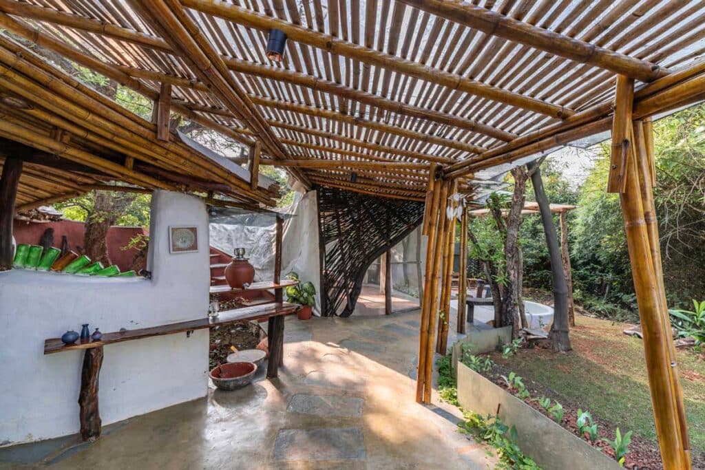 Mud house natural building architects near mumbai india59 maativan