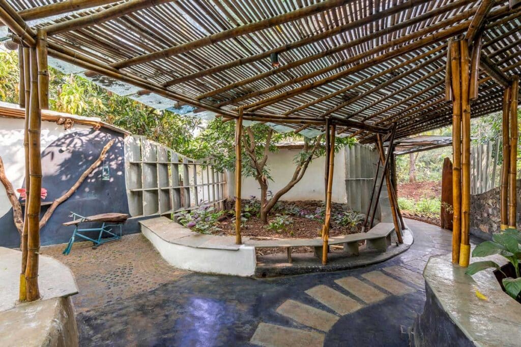 Mud house natural building architects near mumbai india7 maativan